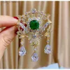 Pins Brooches 2023 Classical Palace Style Medal Vintage Brooch Elegant Fashionable Zircon Pearl Tassel Geometric Brooch for Woman Clothing Pin L240323