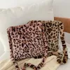 Borsa borse a tracolla con stampa leopardata retrò per donna 2024 borsa a tracolla morbida in peluche autunno inverno morbida pelliccia calda