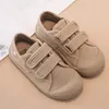 Mode koreanska barn skor godis färg låg hjälp flickor dukskor 2024 Spring Autumn New Kids Designer Shoes Boys Sneakers Soft Soled Baby Shoes