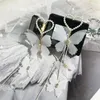 Boucles d'oreilles pendantes Design, bijoux longs, pompon papillon blanc, cadeaux de fête pour femmes, accessoires de robe de mariée exagérés de célébrité