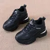 Weißer PU-Leder-Y-Sneaker Herbst-Winter-Plattform Vulkanisierte Schuhe Frau Dicker Boden Versteckte Absätze Sport 240313