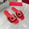 Designer Damen Pantoffeln Sommer Sandalen Luxusbrand Flat Heel Mode vielseitig Leder Casual Comfort Outdoor Beach Slipper Slipper