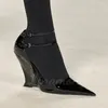 Sapatos de vestido estranho cunha pontiaguda bombas dupla fivela de salto alto estilo clássico mais recente design salto camurça de couro personalizado