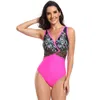 Kvinnors badkläder Retro Women Monikini Stylish V-Neck One-Piece Baddräkt med trådlös tryckning Patchwork vadderad för stranden