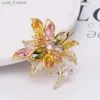 Pins Brooches SUYU Colored Cubic Zirconia Corsage Fashion Temperament Suit Coat Pin Buckle Accessories Vintage Flower Brooch L240323