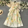 Grundläggande casual klänningar sommar Nytt mode 2024 Summer Holiday Long Dress Kvinnors underbara ärmlös Slå ner Neck Floral Print Belt Robe Beach Vestidos