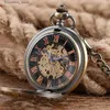 Pocket Watches Bronze Hollow Flower Mechanical Hand Winding Pocket Romerska siffror Display Antik Pendant Pocket Clock Male L240322