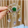 Pins Brooches 2023 Classical Palace Style Medal Vintage Brooch Elegant Fashionable Zircon Pearl Tassel Geometric Brooch for Woman Clothing Pin L240323