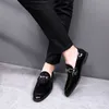 HBP Não-Marca Cor Pura Tamanho Grande Sapatos de Vestido Preto Mais Recente Design de Alta Qualidade Moda Italiana Sapatos Casuais de Couro para Homens