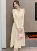 Robes décontractées Blanc Tricoté Élégant Femme Vêtements Automne Hiver Épais Chaud Pull Robe 2024 Coréen Vintage Luxe Bodycon Stiped