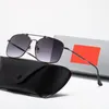 Дизайнерские солнцезащитные очки мужчины обращаются с женщинами классические бренды