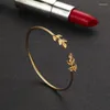 Charm Armbanden Leaf Manchet Voor Vrouwen Open Bangle Armband Mode Tiny Hand Elegante Metalen Sieraden Party Valentijnsdag Cadeau