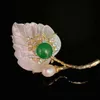 Pins Brooches 2023 Tren Natural Shell Leaf Brooch with Micro Inlay of Zircon Temperament Elegant Brooches Pearl Brooch Pin for Woman Jewelry L240323