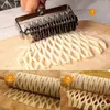 Acciaio inossidabile pasticceria reticolo taglierina pasta biscotto torta pizza pane rullo con manico in legno pasta strumento fai da te Bakeware 240318