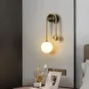 Lâmpada de parede Nordic cabeceira bola de vidro LED luz quarto sala de estar escada corredor moderno decoração de latão lâmpadas de fundo de tv