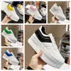 Toppkvalitetsdesigner kvinnors skor kil yttersula kalvskinn plattform skor gummi sneakers mode casual skor block fluorescerande vita sneakers häl ökar 50 mm