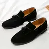 Scarpe eleganti casual slip-on traspiranti dal design caldo non di marca HBP Mocassini in pelle scamosciata con nappe moda per uomo Nuovi stili