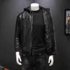 Autumn New Mens Fake Two-Piece Hooded Leather Jacket för män Motorcykel läderrock