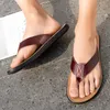 Fashion Men Flipflops lederen slippers voor klassieke strand zomerschoenen man niet -slip comfortabele casual dia's big size 3847 240321