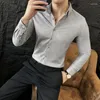 남성용 캐주얼 셔츠 남자 용 고품질 스웨이드 셔츠를위한 고품질 스웨이드 셔츠 단색 롱 슬리브 한국 패션 슬림 한 비즈니스 소셜 드레스 2024