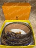 Designer Lu Brand Belt Width 3,8 cm merkgordel goud en zilveren zwart glanzende gladde gesp, ontworpen een klassieke kleuren en vrouwenserie naast aardappel links lacewig naast