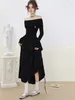 Lässige Kleider Süßes Mädchen aus der Schulter Schwarzes Kleid Damen Herbst Slim Fitting Slash Neck Langarm A-Linie Mode Weibliche Kleidung