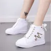 Damen-Sneaker mit Plateau-Keilabsatz, Schuhe für Damen, Leder, lässig, weißer High-Top-Sneaker, vulkanisiert, 240313