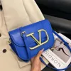 Mağaza Toptan Tasarımcı Çantaları Omuz Bag 2024 Kentsel Zarif Küçük Kare Çanta Çınlama Kadınları Taze ve Tatlı Kalabalık Tasarımı Crossbody Moda Kadınlar