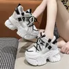 Scarpe casual 10.5CM Tacchi con zeppa per donna Pelle Bianca Nera High Top Chunky Sneakers Donna Vulcanizzata Lace Up Mesh