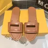 Designer Sliders Mulheres Baguette Chinelos Flat Mules Couro Embelezado Moda Carta Sólida Sandálias de Verão Praia Slides Tamanho 42