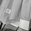 Nova cor tecido listrado bordado casual camisa de manga comprida masculina