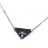Colar de designer de luxo para mulher banhado a jóias de prata colares finos assinatura triangular pingente carta multicor popular zl191 H4