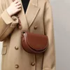 Bolsos de diseñador con cordón para mujer, bandolera de cuero Pu de lujo para mujer, bolsos de hombro marrones Vintage con solapa, Bolsas femeninas 2024