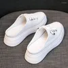 Pantoufles Baotou Demi-vêtements d'extérieur pour femmes Mode 2024 Chaussures d'été Mesh respirant Blanc Femmes coréennes