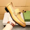 Gold Horsebit Men klädsko Oxford äkta läderlägenheter Guitalian Oxfords Shoes Gentleman Loafers Walking Luxury Designer Mens Moccasins Party Wedding GU02-460