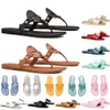 Designers Sandal Sandal Casual Sandale Femmes Plage Pantoufles Célèbre Classique Talon Plat Été Blanc Noir Jaune Designer Diapositives Chaussures Bain Dames Sandales Sexy Taille 36-41