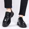 Sapatos Casuais Masculinos De Negócios Britânicos De Couro Feitos À Mão Homens Aumentam Lace Up Brogue