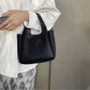 de Factory Handbag Store Verkocht door Echt lederen mand en emmertas 2024 Nieuw draagbaar met gevoel voor luxe Niche Modieus Dames