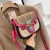 Shop Großhandel Designer Taschen Umhängetasche Tasche Frauen 2024 Neue Mode Messenger Koreanische Version Ausländischen Stil Damen Sattel Breiten Gürtel einzelne