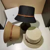 Szerokie brzegowe czapki wiadra czapki damskie letnie czapka walcząca z dekoracyjną ochroną UV Sun Hat Womens Flat Top Hat J240325