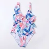 2024 NYTT PITE STICK WOMENS SWIMSuit One Piece Tryckt Ruffled V-ringsuppsättning av konservativ baddräkt