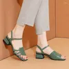 Klänningskor 2024 Fashion Elegant Peep-Toe Non-Slip Women Soft Pu Leather Square Heel Summer Sandals Buckle Strap Hollow Office