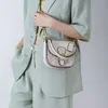 Laden Sie Großhandel Designer -Taschen Umhängetasche Hochwertige Handtasche für Frauen 2024 Neues modisches Sattel Trendy und vielseitiges Crossbody Small Square