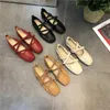 Scarpe casual tacco piatto Mary Jane single 2024 donne retrò con fibbia bassa con fibbia superficiale sola morbida