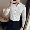 Camicie casual da uomo 2024 Camicia con scollo a V jacquard primavera per uomo Abito da lavoro con maniche Lonf Stile britannico Sociale Streetwear