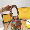 Lüks tasarımcı çanta kova çanta omuz çantası lüks çanta kadınlar mini crossbody çanta tasarımcıları çanta kadın moda nakış renkli harfler çapraz gövde