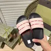 2024 Designer Chinelos Homens Mulheres Slides Dust Bag Cartão Sapatos Preto Floral Morango Impressão Web Borracha Slide Canvas Flores Verdes Sandália Famoso Verão Flat Slipper