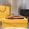 Designer Sliders Mulheres Baguette Chinelos Flat Mules Couro Embelezado Moda Carta Sólida Sandálias de Verão Praia Slides Tamanho 42