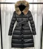 2024 여성 다운 재킷 진동 파인 파카 5A Mon Boedic Long Down Jacket Lpremium Fox Fur Collar를위한 겨울 코트 닫힌 허리 스플리밍 고급스럽고 따뜻함