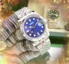 Hip Hop Iced Out Women Lovers Titta på full rostfritt stål Band Kalender Klocka Vattentät safir Glaskvartzbatteri Metall Metall Godkvalitet Arvurspresent